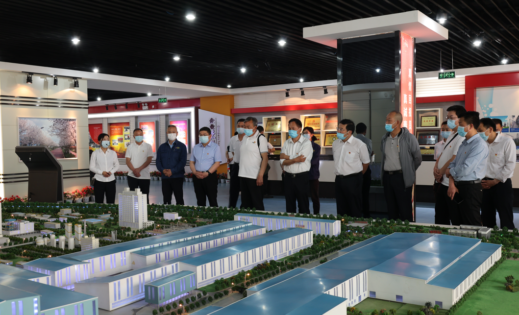 市委統(tǒng)戰(zhàn)部干部職工一行到公司參觀調(diào)研 市委統(tǒng)戰(zhàn)部干部職工一行到公司參觀調(diào)研