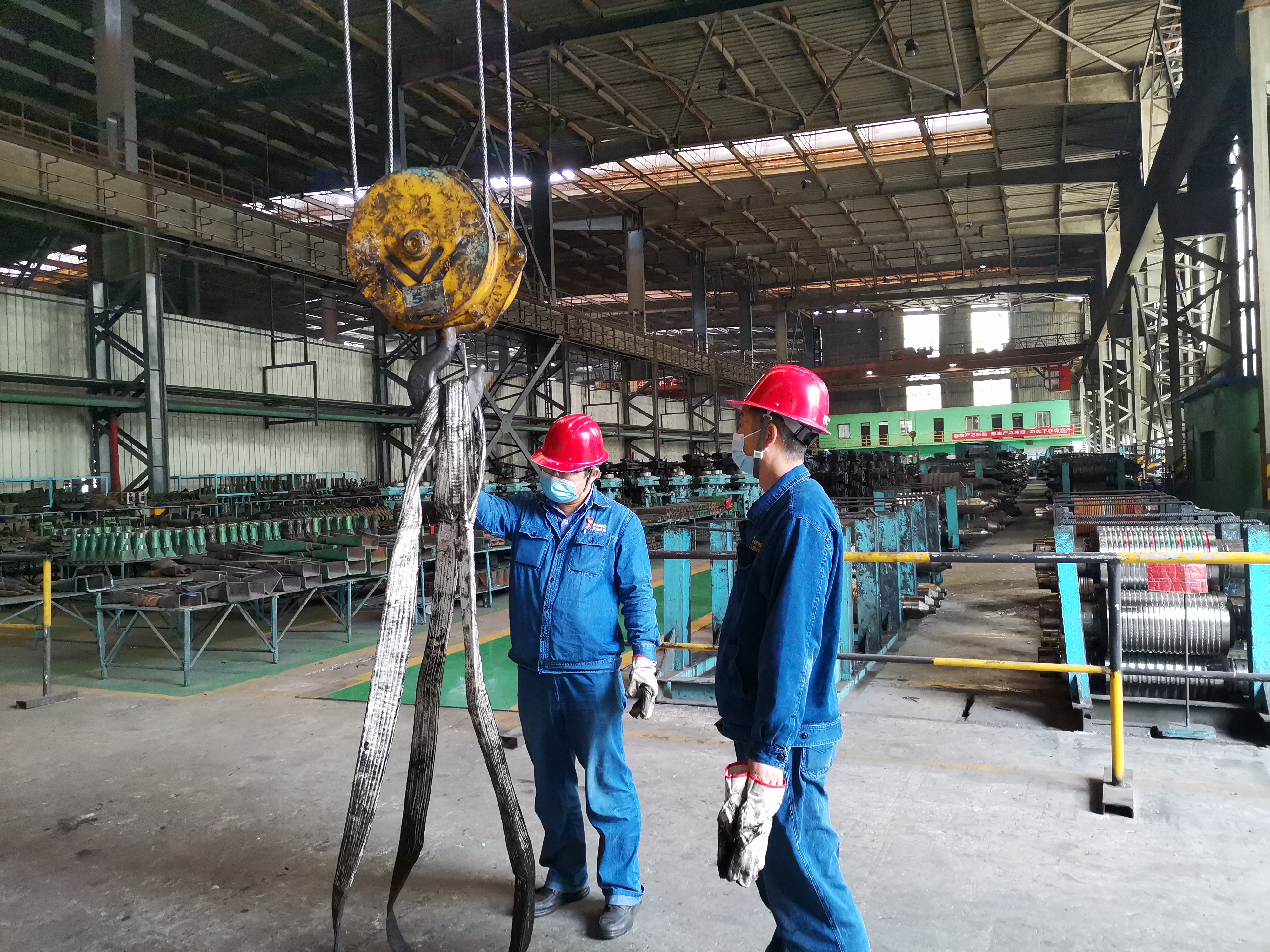 點(diǎn)燈照路 為平安軋鋼建設(shè)錦上添花 點(diǎn)燈照路 為平安軋鋼建設(shè)錦上添花