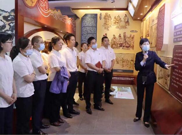 筑牢家庭防線 建設(shè)清廉家風(fēng) 筑牢家庭防線 建設(shè)清廉家風(fēng)