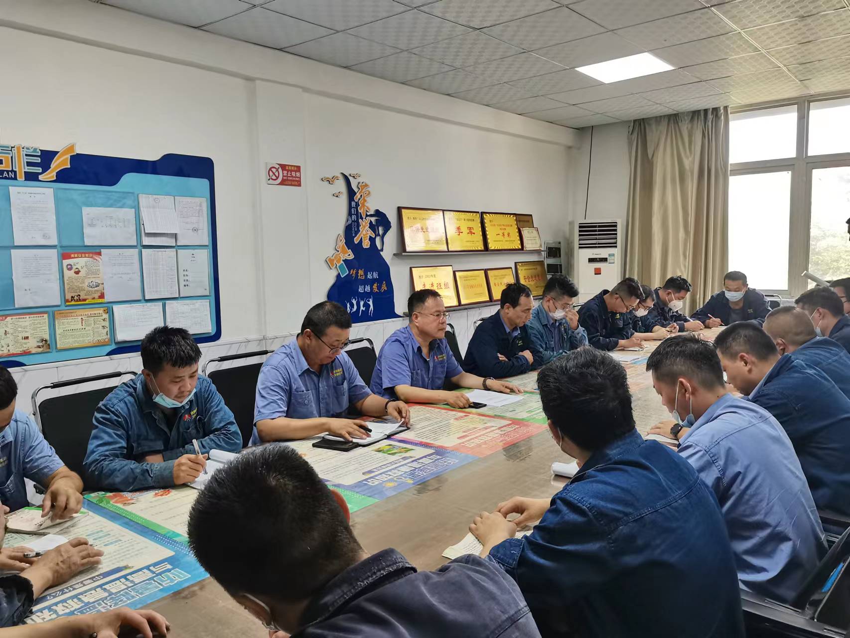 織密安全防線 喜迎二十大 織密安全防線 喜迎二十大