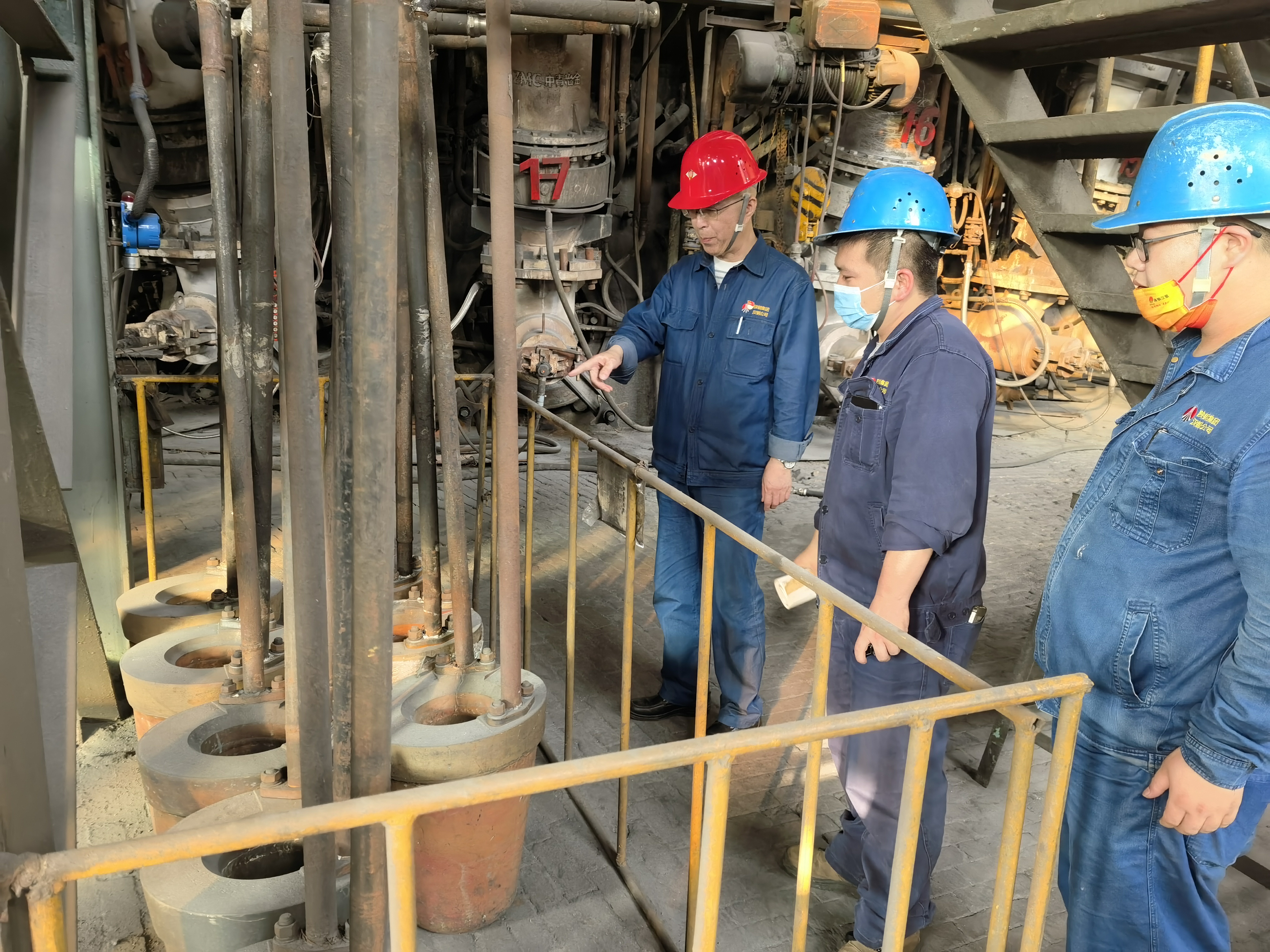 挺進(jìn)“第一線” 節(jié)日“我在崗” 挺進(jìn)“第一線” 節(jié)日“我在崗”