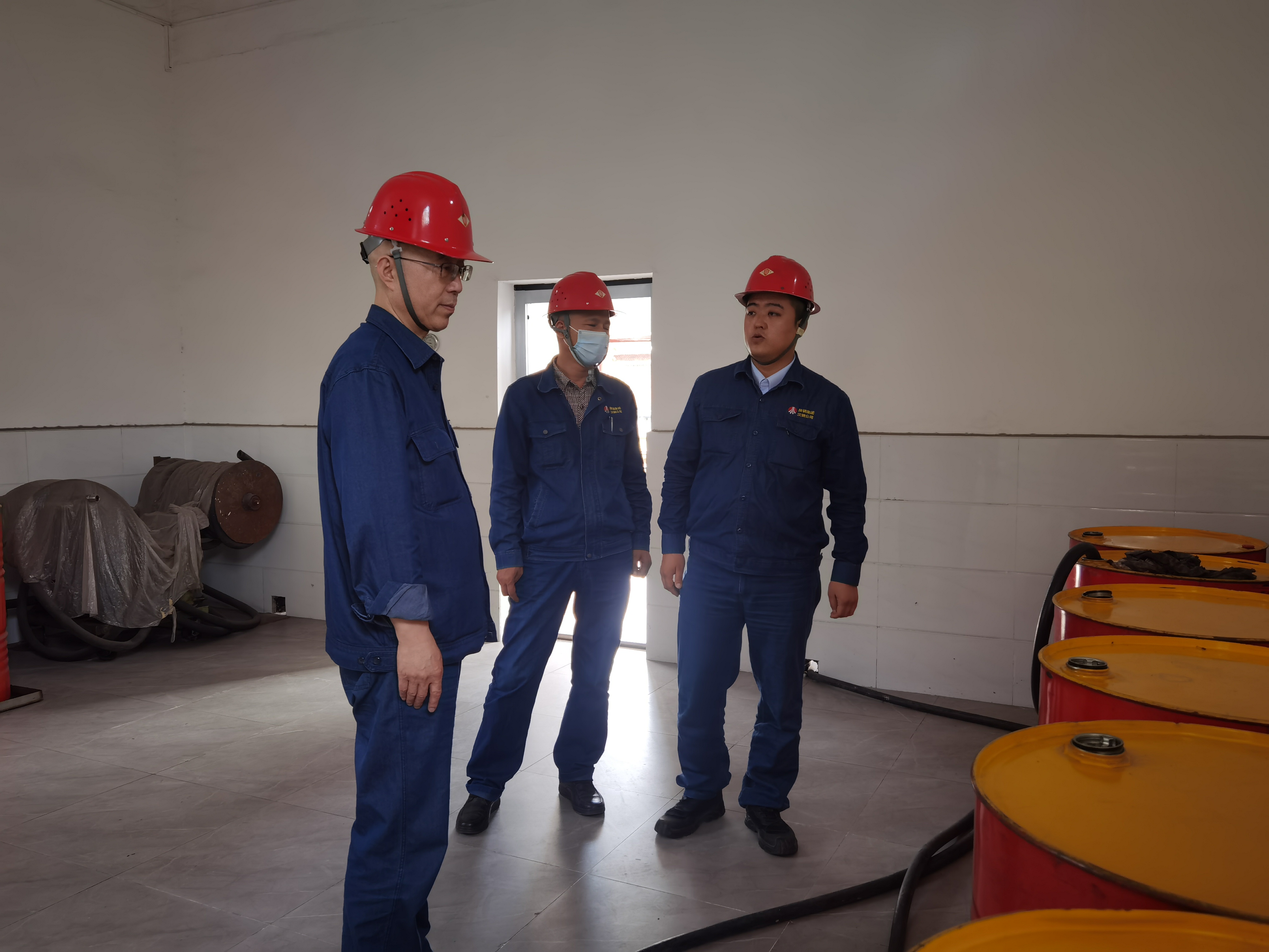 挺進(jìn)“第一線” 節(jié)日“我在崗” 挺進(jìn)“第一線” 節(jié)日“我在崗”