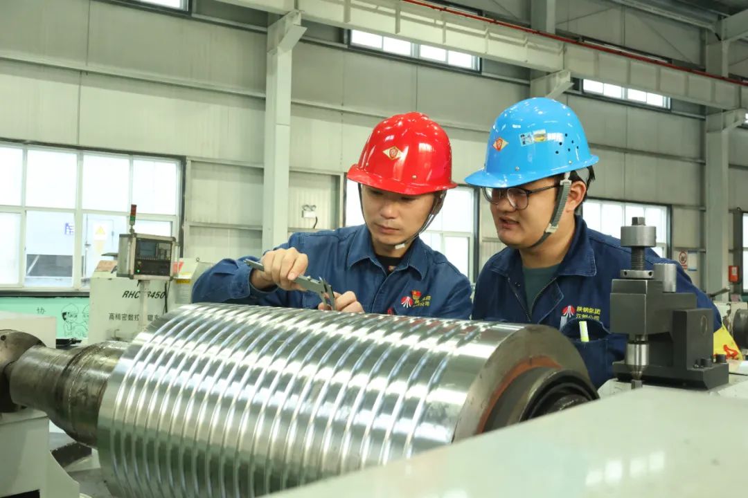 厚植黨建沃土 引領(lǐng)“軋鋼速度”再提升 厚植黨建沃土 引領(lǐng)“軋鋼速度”再提升