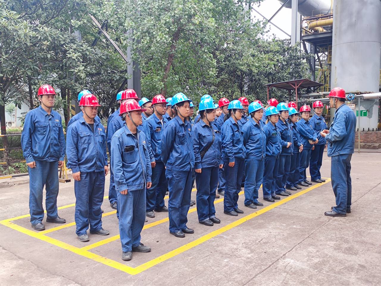 緊盯安全“紅線” 握牢發(fā)展“長(zhǎng)線” 緊盯安全“紅線” 握牢發(fā)展“長(zhǎng)線”