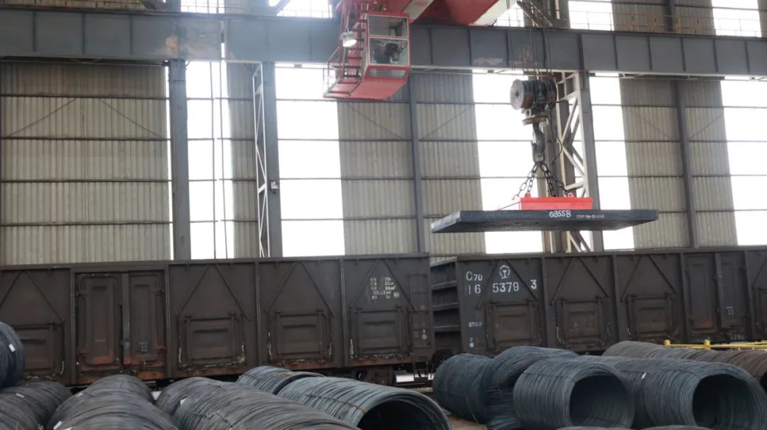 轉(zhuǎn)型升級邁出重要一步!漢鋼公司首批中厚板板坯正式裝車銷售 轉(zhuǎn)型升級邁出重要一步!漢鋼公司首批中厚板板坯正式裝車銷售