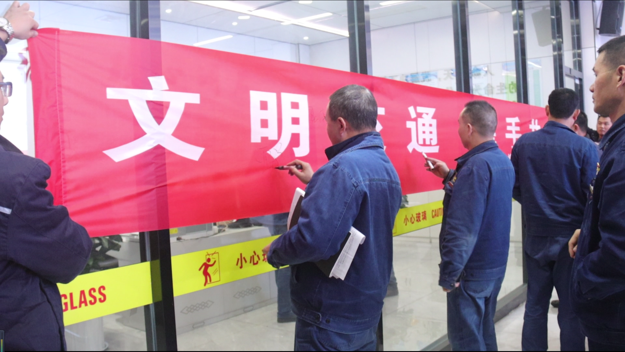 聚焦“三點(diǎn)亮” 筑牢道路交通安全防線 聚焦“三點(diǎn)亮” 筑牢道路交通安全防線