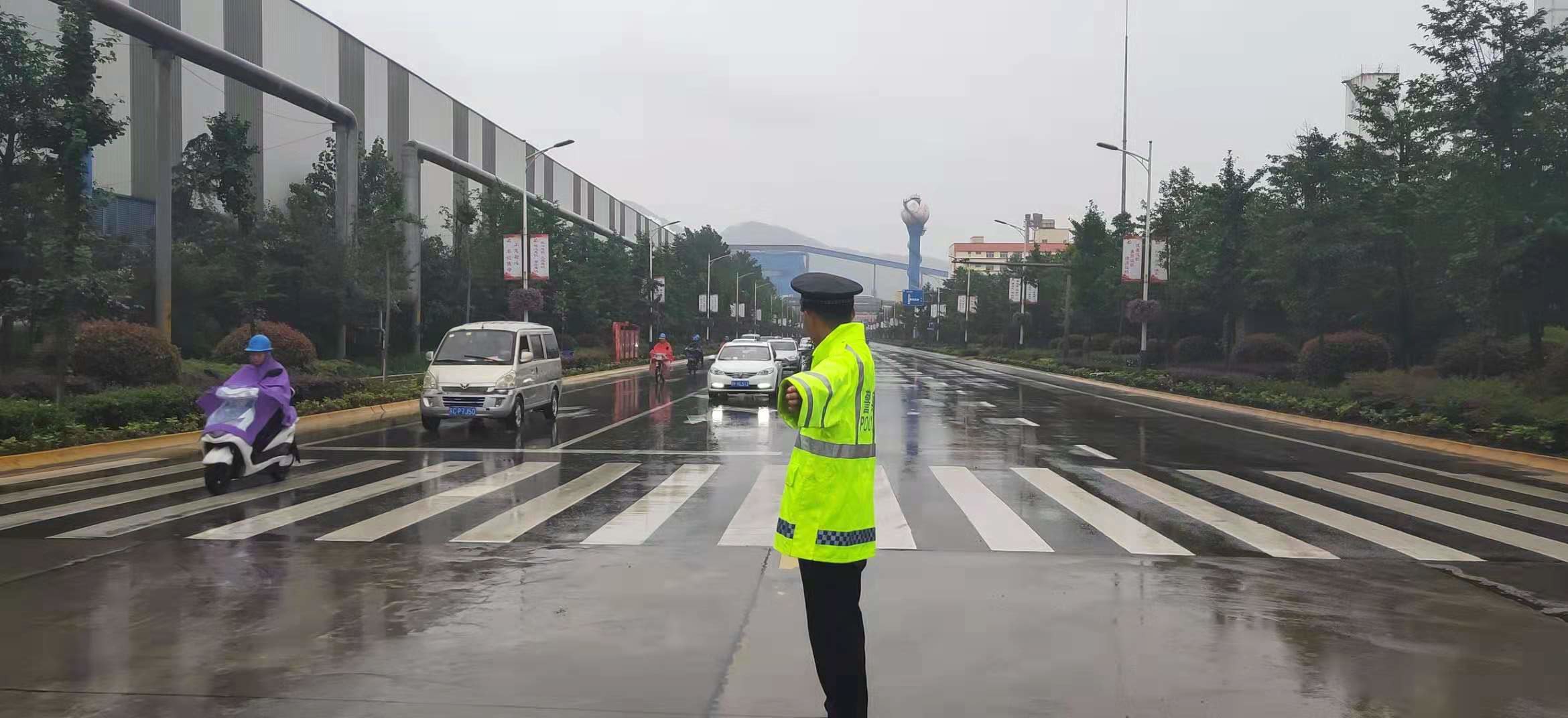 “汛”令如山,內保服務中心以堅守筑牢公司“安全堤” “汛”令如山,內保服務中心以堅守筑牢公司“安全堤”