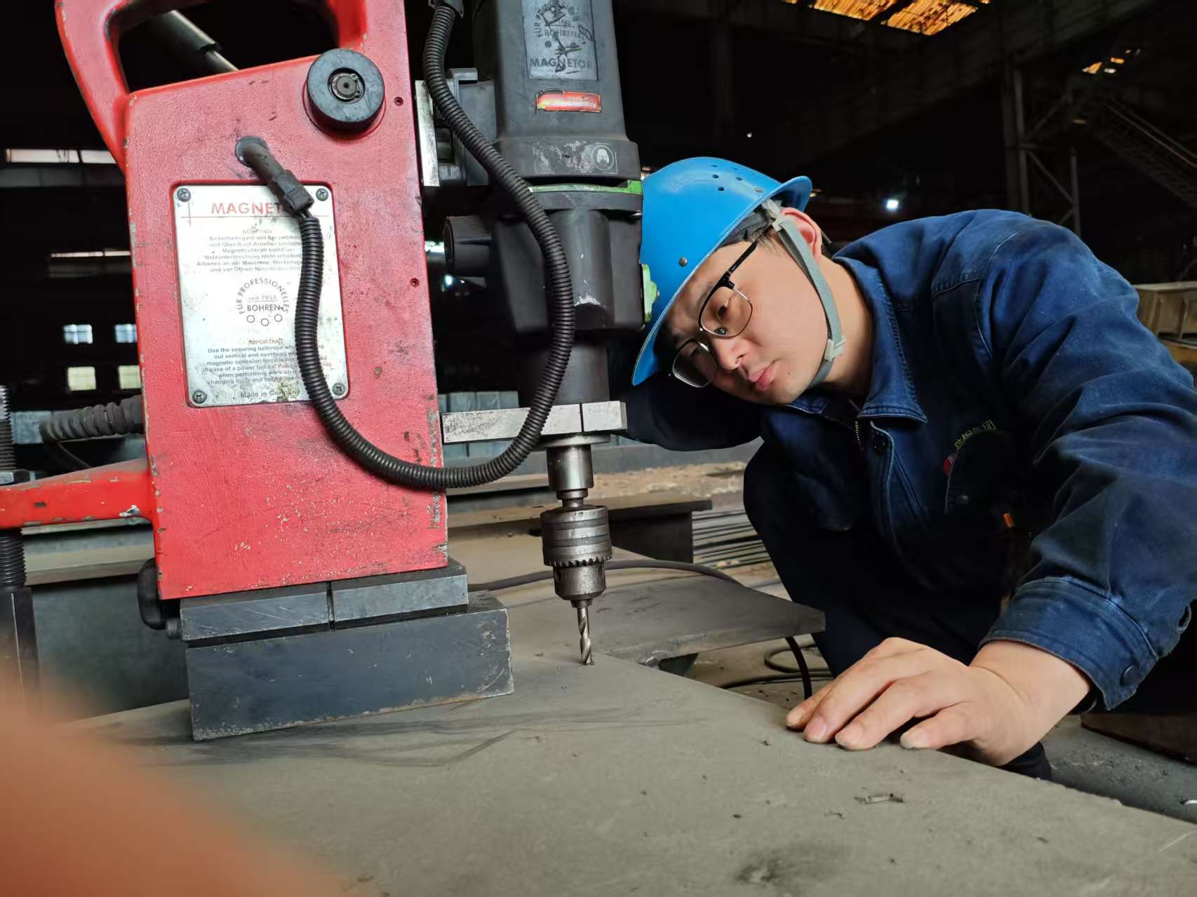 師傅有個“百寶箱” 師傅有個“百寶箱”