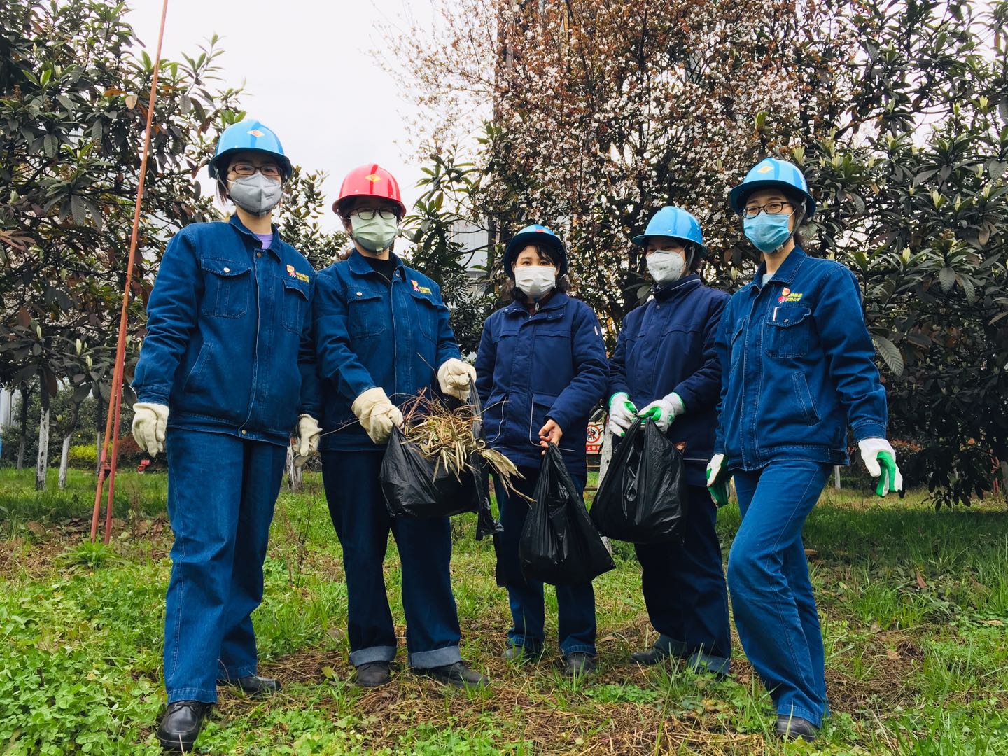 【美麗漢鋼】公司春季綠化美化工作開(kāi)展如火如荼 【美麗漢鋼】公司春季綠化美化工作開(kāi)展如火如荼