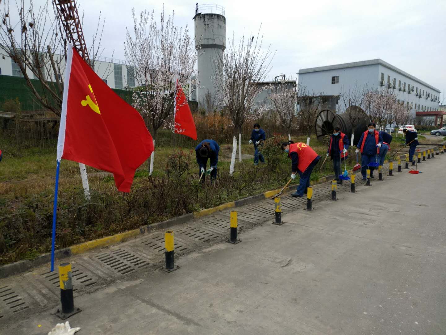 【美麗漢鋼】公司春季綠化美化工作開(kāi)展如火如荼 【美麗漢鋼】公司春季綠化美化工作開(kāi)展如火如荼