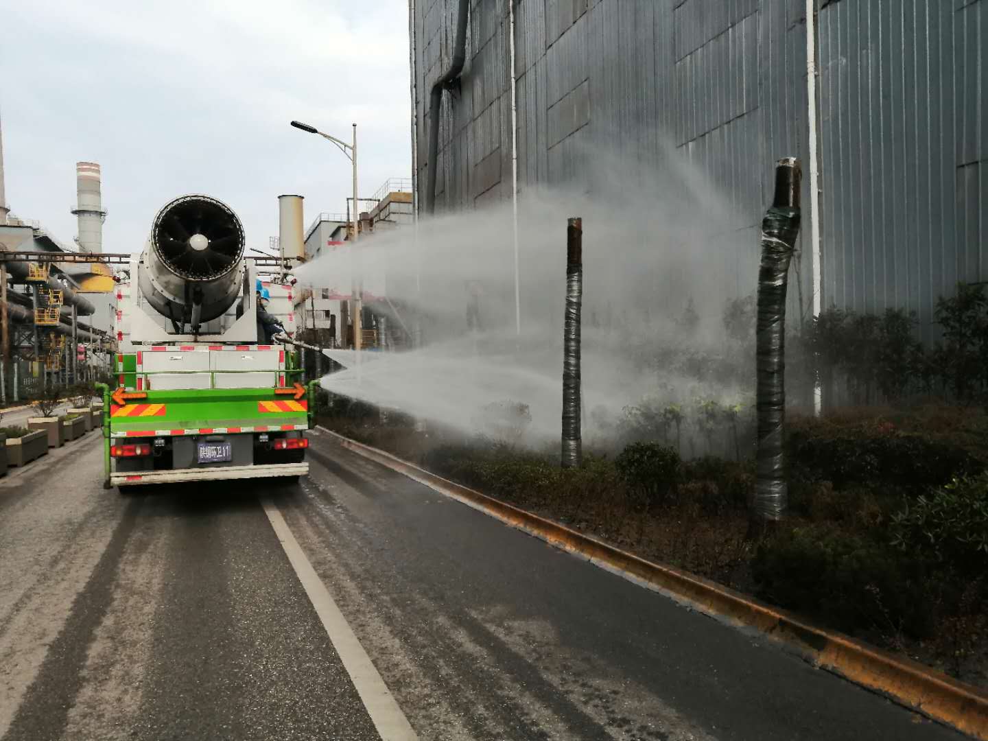 【美麗漢鋼】公司春季綠化美化工作開(kāi)展如火如荼 【美麗漢鋼】公司春季綠化美化工作開(kāi)展如火如荼