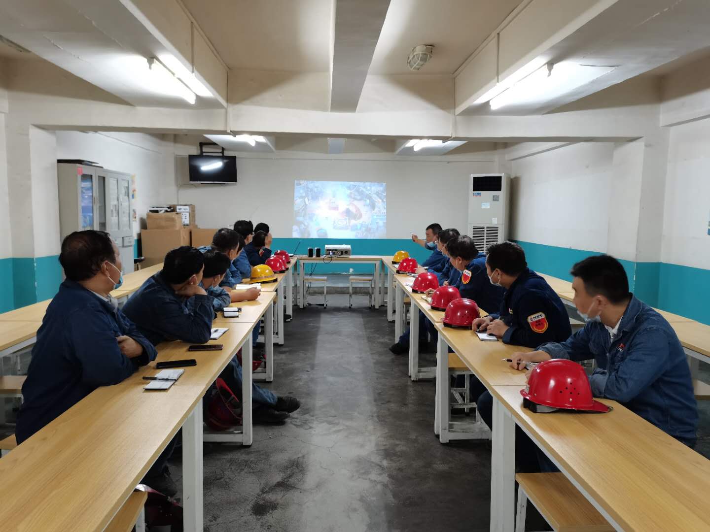 “四支畫筆”繪就熔融金屬安全藍(lán)圖 “四支畫筆”繪就熔融金屬安全藍(lán)圖